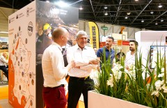 Echanges lors du Salon SOLSCOPE 2019 stand uretek solscope 2019 marseille