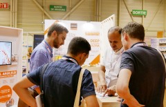 Echanges lors du Salon SOLSCOPE 2019 stand uretek solscope 2019 marseille