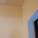 Fissure verticale en angle de mur